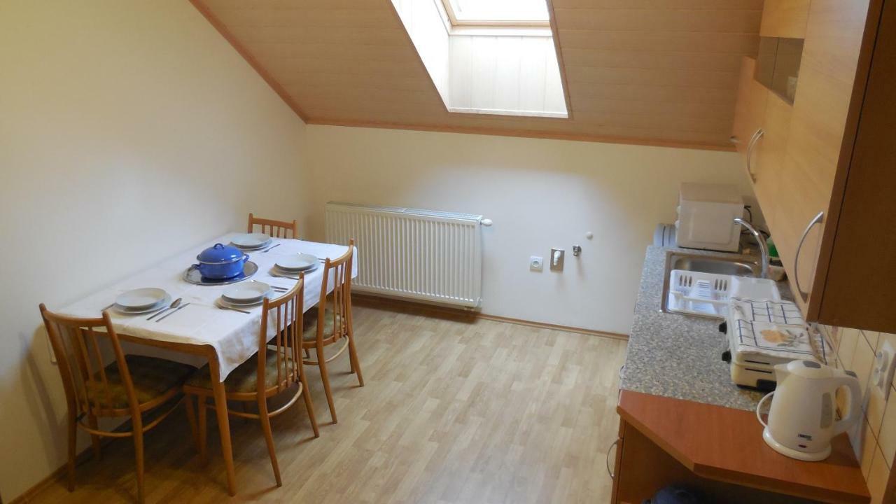 Privát pod kostolom - Ubytovanie Valča Esterno foto